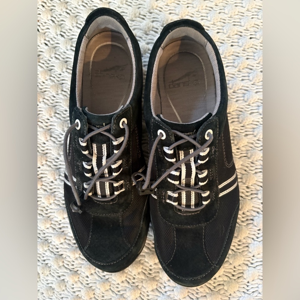 Dansko Women's Helen sneakers  black suede. size 8.5 (39)